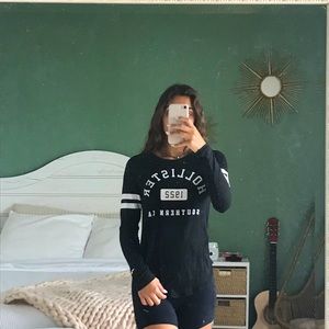 Black Hollister long sleeve tee